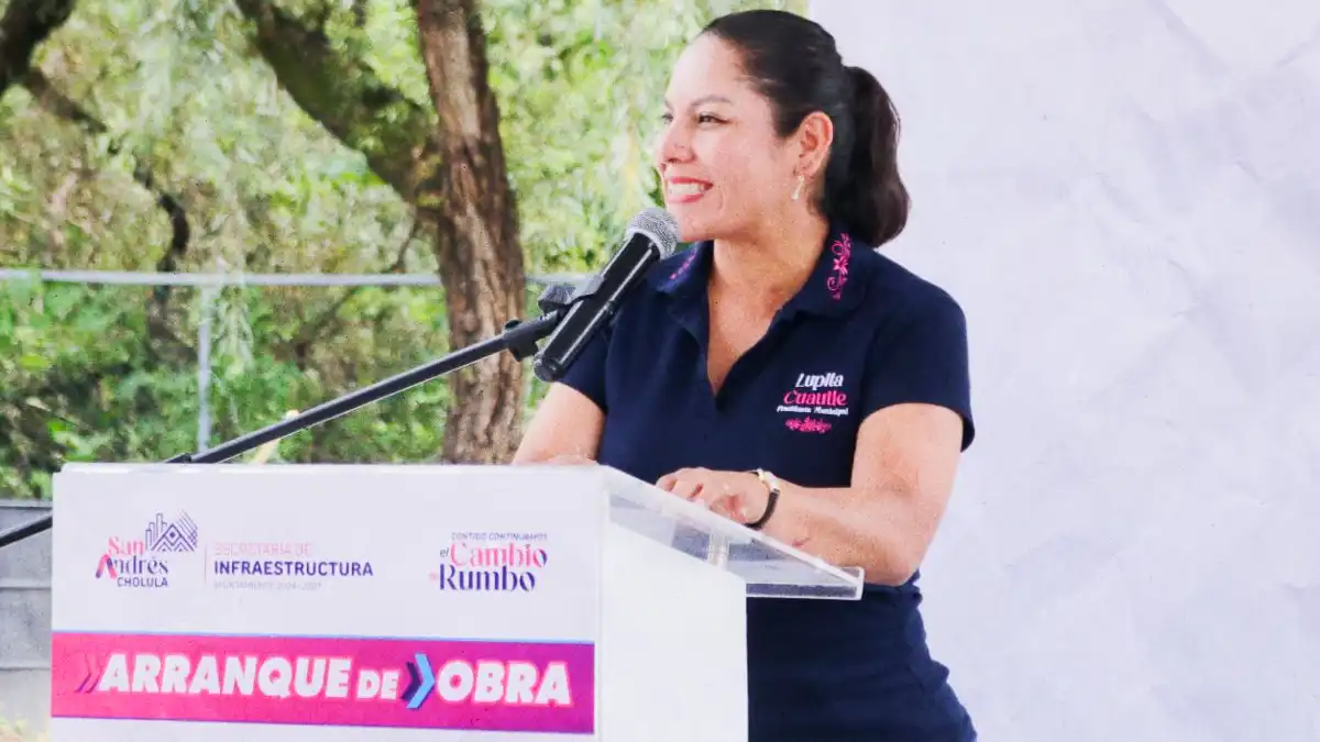 Comienza Lupita Cuautle obra de pavimentación ahora en colonia Concepción Guadalupe