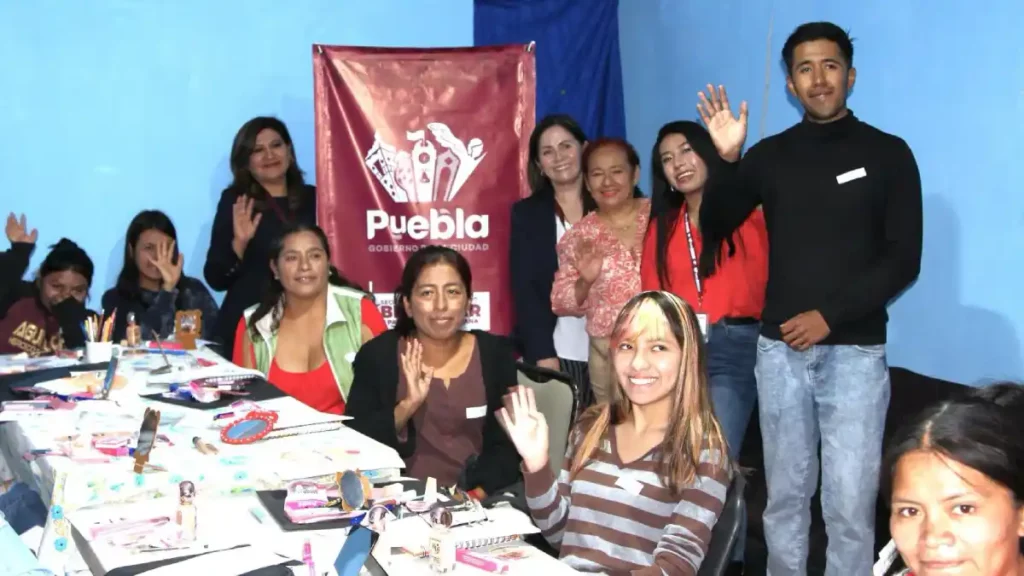 Promueve Gobierno de la Ciudad desarrollo de mujeres en Romero Vargas a través de cursos para el autoempleo