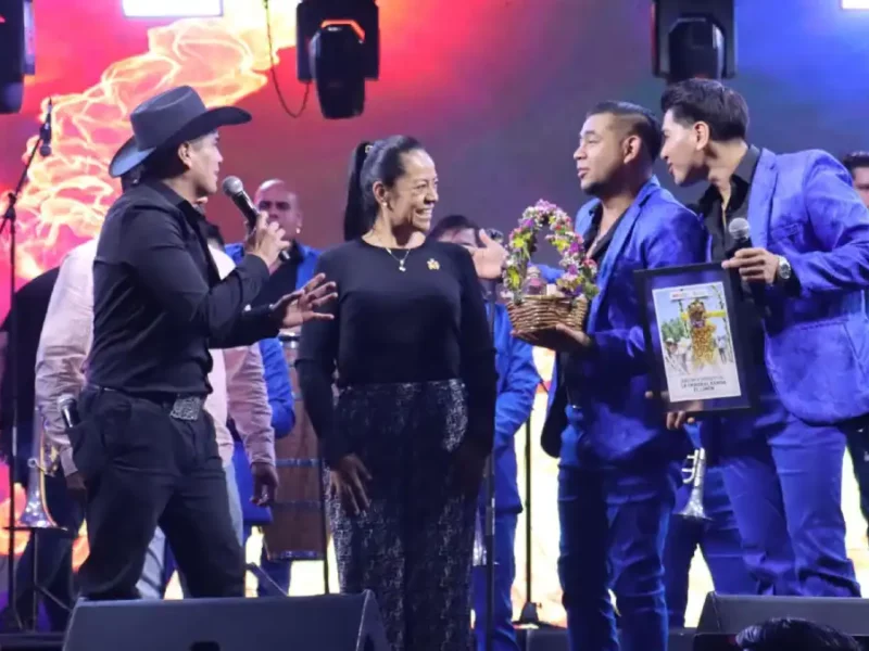 Lleno total en el Teatro del Pueblo con la Original Banda el Limón en la Feria de Atlixco 2025