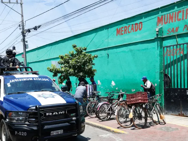 Operativos permanentes en mercados de San Pedro Cholula para salvaguardar el orden y la seguridad