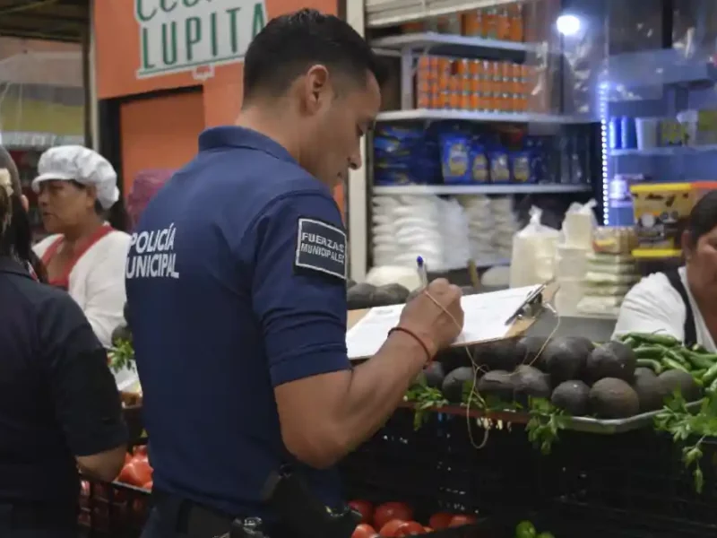 Policía de San Pedro Cholula suma a más comerciantes al comité de seguridad del Tianguis de Xixitla