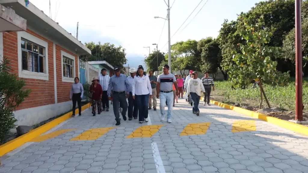 Ariadna Ayala, presidenta de Atlixco, beneficia a más de 1,800 habitantes con la entrega de pavimentación en San Miguel Ayala