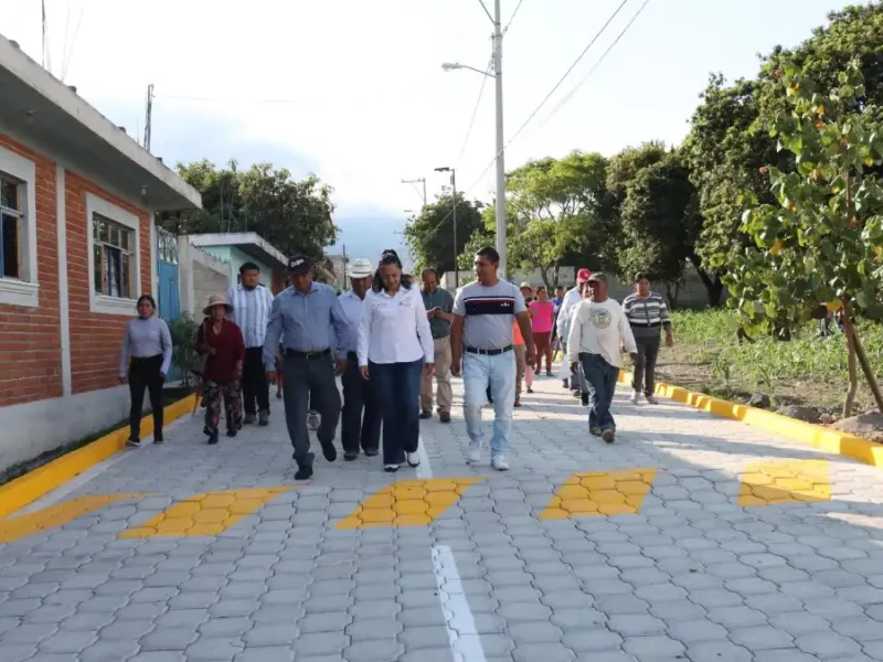 Ariadna Ayala, presidenta de Atlixco, beneficia a más de 1,800 habitantes con la entrega de pavimentación en San Miguel Ayala