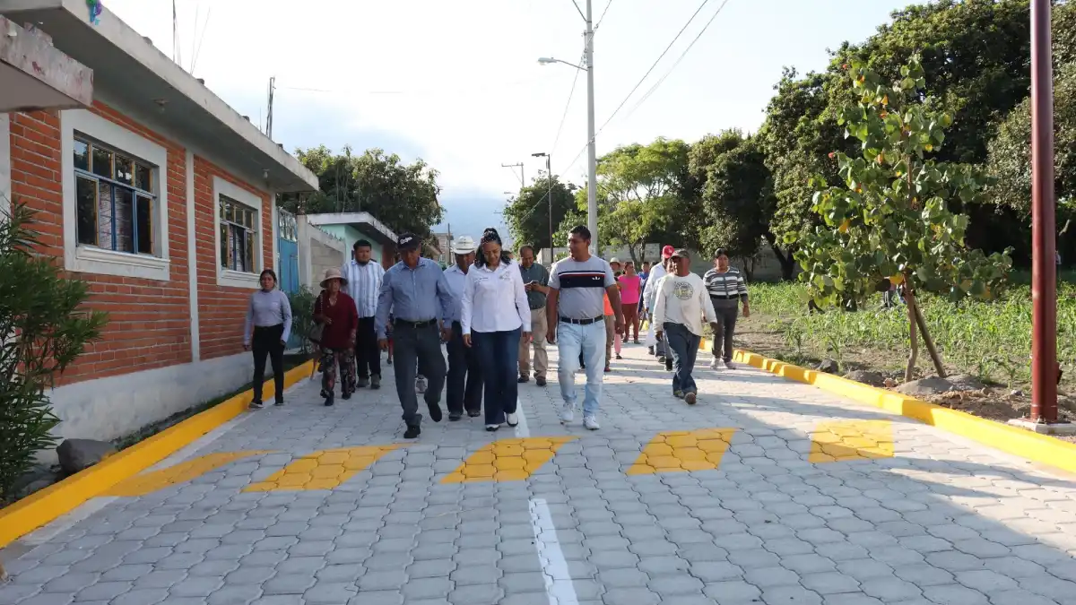 Ariadna Ayala, presidenta de Atlixco, beneficia a más de 1,800 habitantes con la entrega de pavimentación en San Miguel Ayala