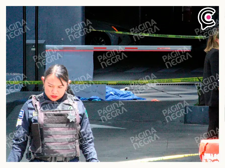 Joven murió al arrojarse desde Punta Alta hacia estacionamiento de Torre Platea, Puebla