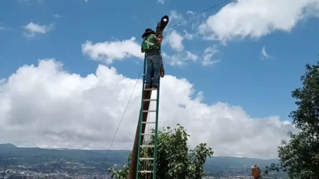 Zacatlán Iluminado: San Miguel, Xoxonacatla y Dos Cerritos tienen más luz