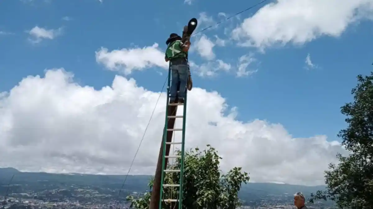 Zacatlán Iluminado: San Miguel, Xoxonacatla y Dos Cerritos tienen más luz
