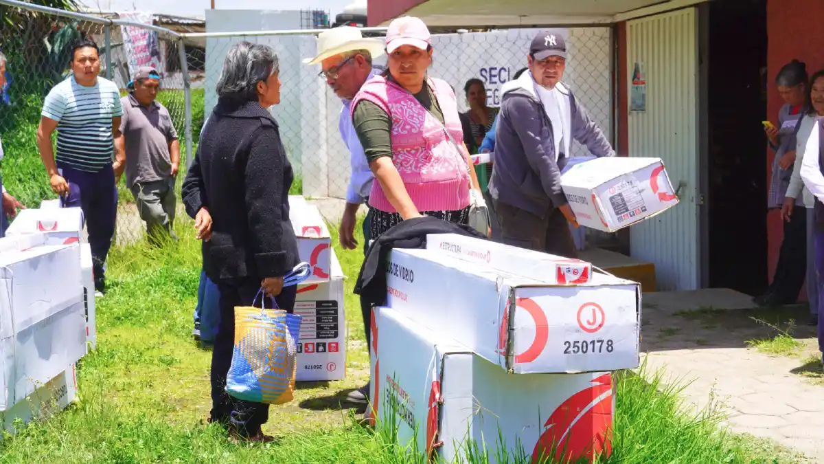Gobierno de Texmelucan entrega 250 calentadores solares con una inversión superior al millón de pesos