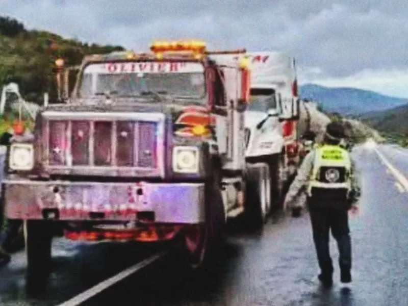 Ladrones de vehículos de carga mataron a balazos a un transportista en la autopista Cuacnopalan-Oaxaca