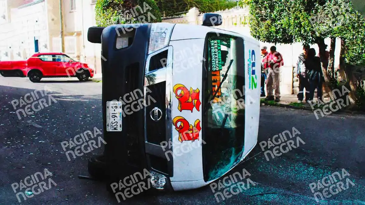 Choque entre Ruta S3 y camioneta deja cuatro lesionados en el Barrio de Santiago, Puebla