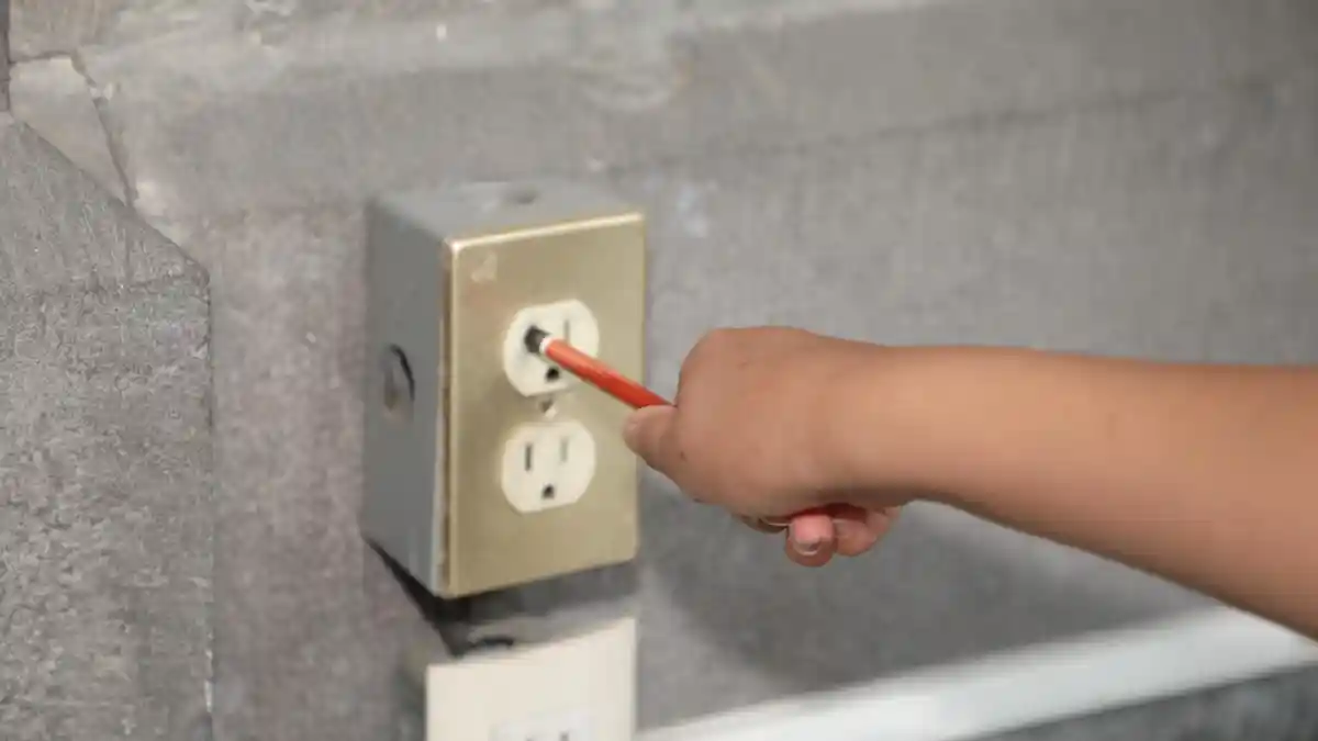 Emite Gobierno de la Ciudad recomendaciones para prevenir accidentes eléctricos en vacaciones