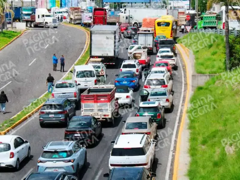Amotac bloquea carreteras de Puebla; exige mayor seguridad en autopistas