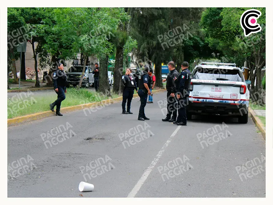 Automovilista huye de revisión y provoca persecución de la Policía Municipal en Prados Agua Azul