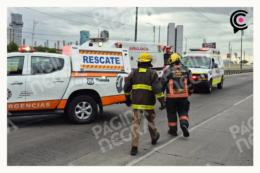 Ambulancia vuelca mientras trasladaba a un paciente en San Andrés Cholula