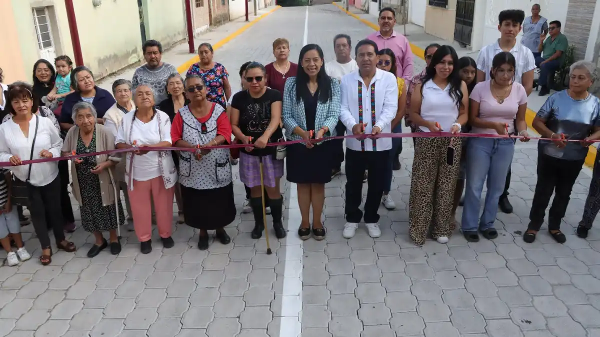 Ariadna Ayala, presidenta de Atlixco, entrega obra de alto impacto social en Metepec
