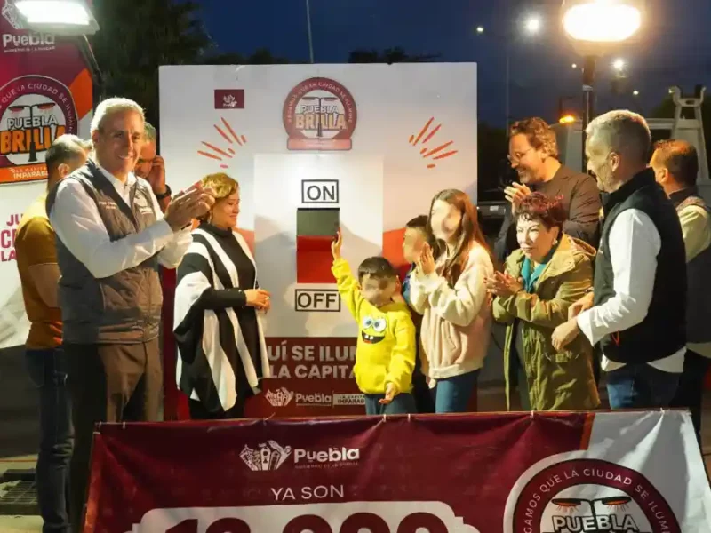 En San Isidro Castillotla, Puebla Brilla llega a 12 mil luminarias modernizadas en menos de un año