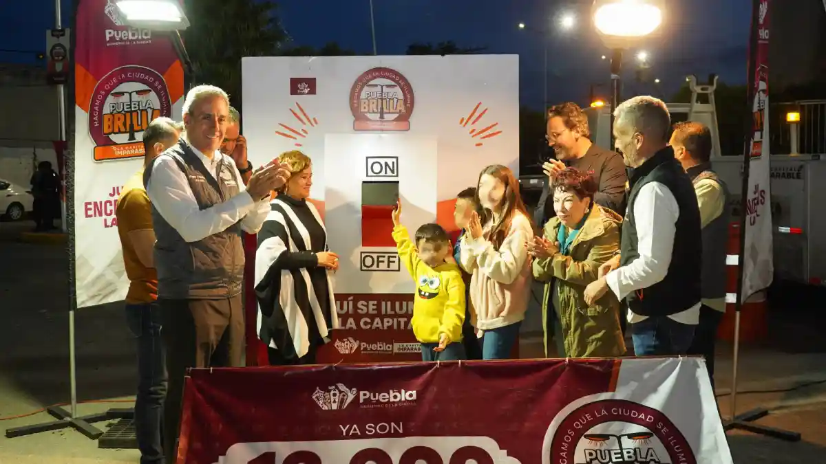 En San Isidro Castillotla, Puebla Brilla llega a 12 mil luminarias modernizadas en menos de un año