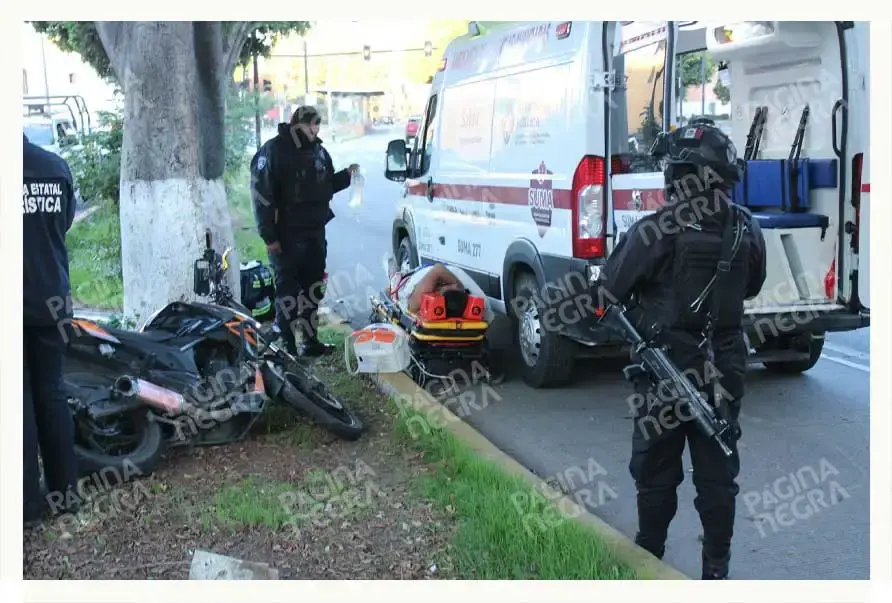 Motociclista borracho chocó contra árbol sobre el Bulevar 5 de Mayo, Puebla; tuvo perforación de pulmones
