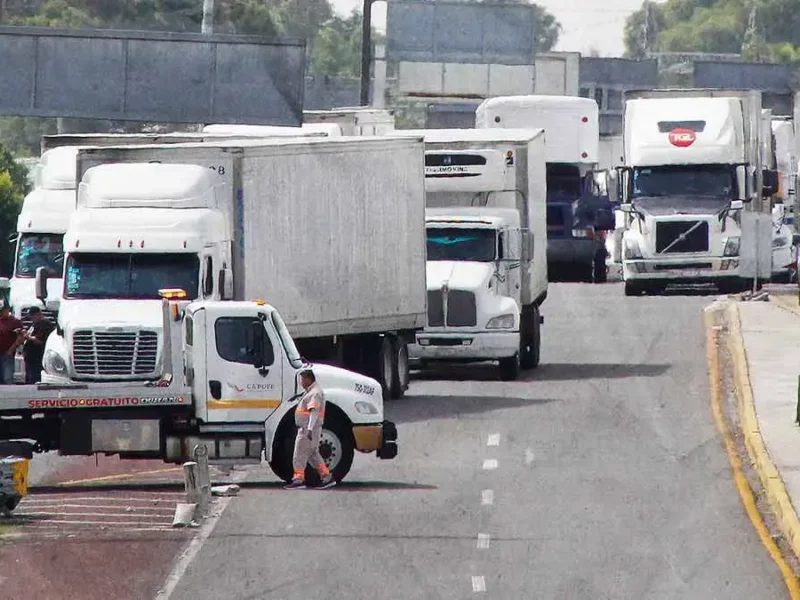 Autoridades en Puebla prometen dar prioridad a denuncias de transportistas para evitar bloqueos carreteros