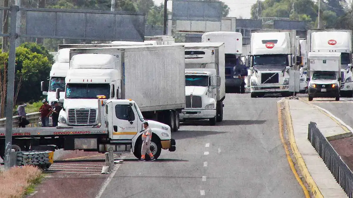 Autoridades en Puebla prometen dar prioridad a denuncias de transportistas para evitar bloqueos carreteros