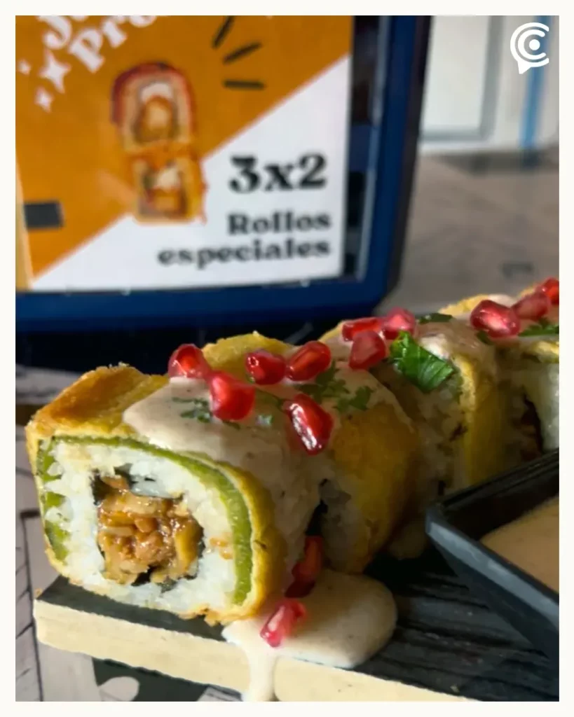 Poblanos reinventan el sushi con sabor a Chile en Nogada ¿Te atreves a probarlo?