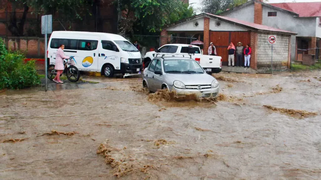 Puebla activa semáforo vial para alertar sobre calles inundadas; automovilistas podrán evitar zonas de riesgo