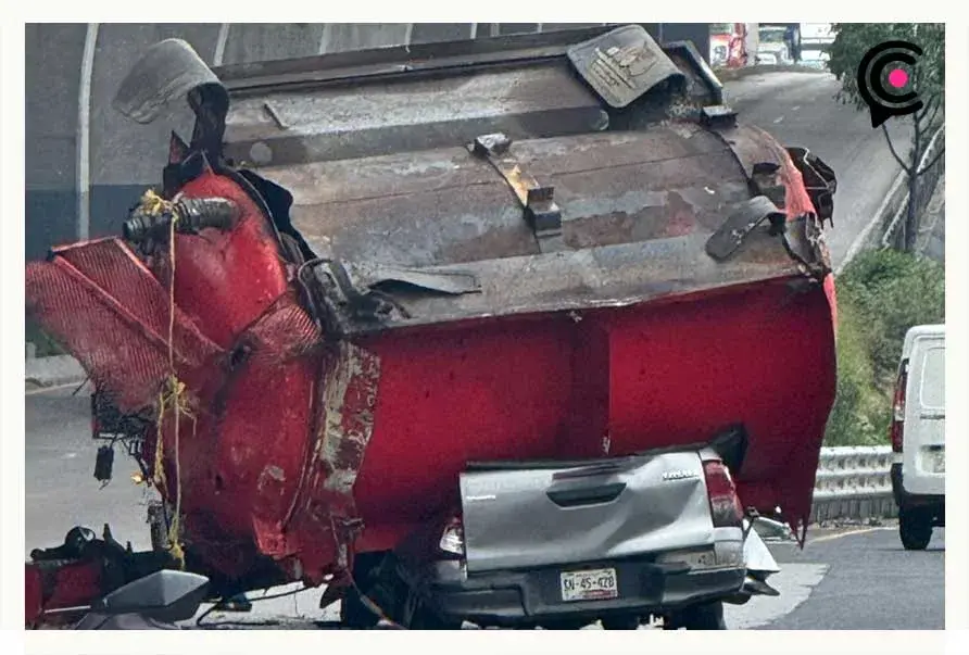 Tráiler embiste policías y choca con pipa en la autopista México-Puebla; mujer entra en crisis