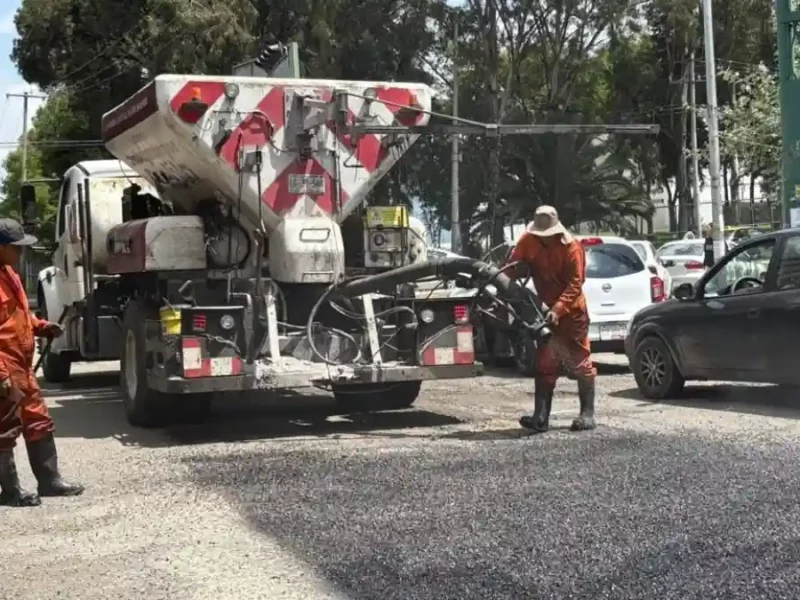 Gobierno de la Ciudad atiende baches en vialidades que conectan con planteles educativos