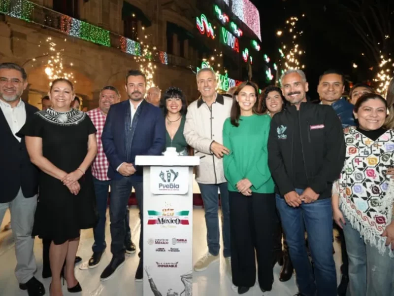 Pepe Chedraui iluminó el primer cuadro de la ciudad por las Fiestas Patrias 2025