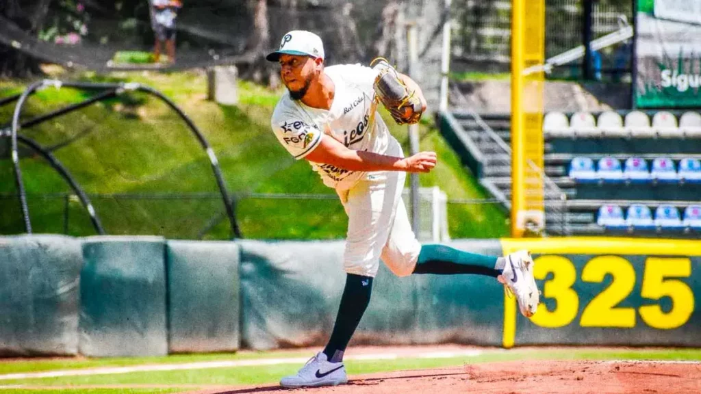Yoimer Camacho destaca en triunfo de Pericos de Puebla sobre Leones de Yucatán