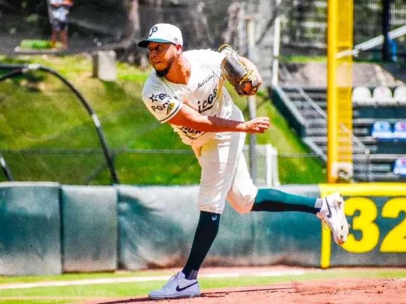 Yoimer Camacho destaca en triunfo de Pericos de Puebla sobre Leones de Yucatán