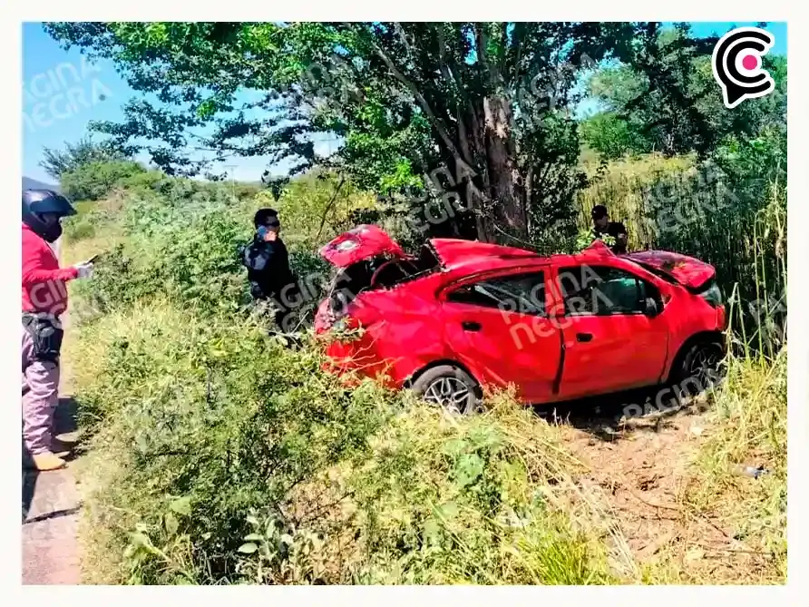 Choque de auto contra árbol dejó cuatro hombres muertos por exceso de velocidad en Chinantla, Puebla