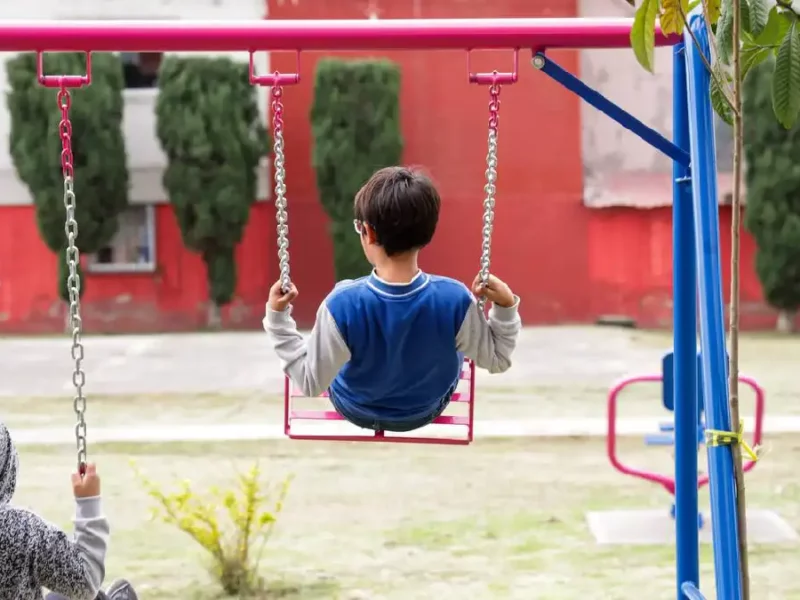Impulsa Lupita Cuautle el bienestar y la recreación con entrega de equipos de ejercitación y juegos infantiles