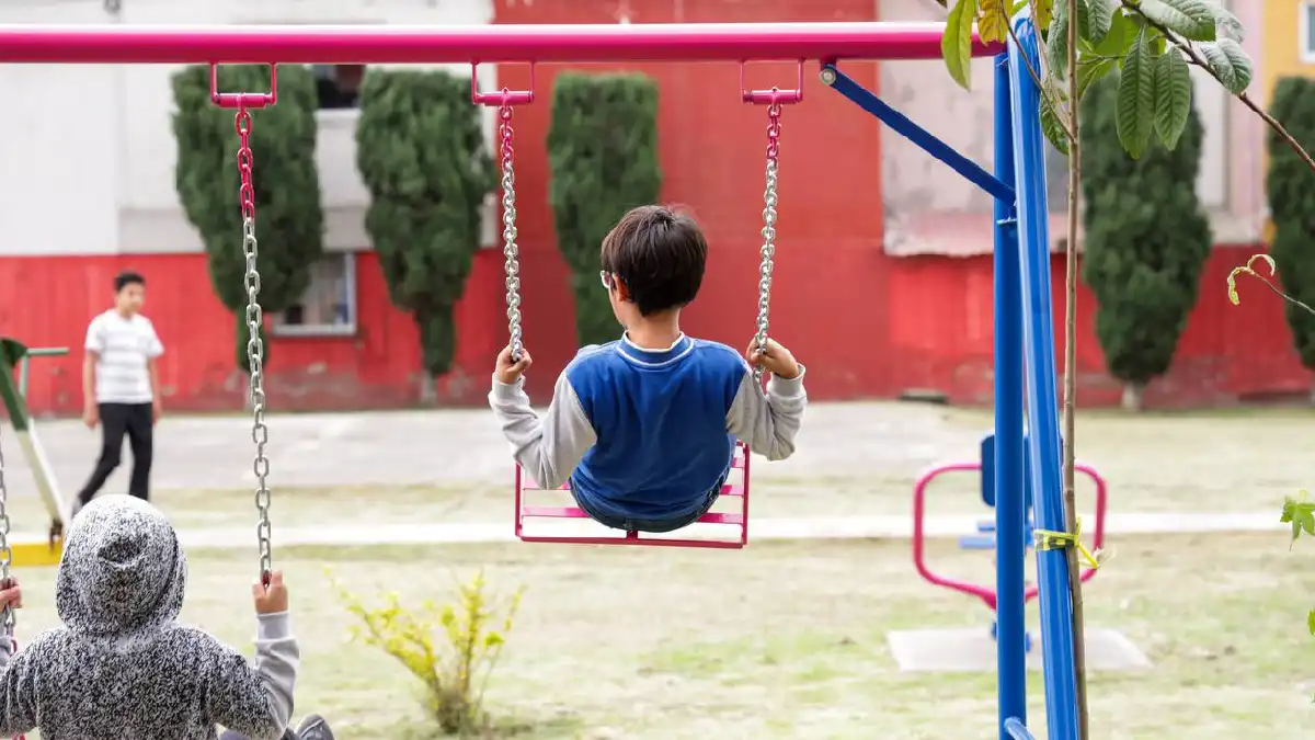 Impulsa Lupita Cuautle el bienestar y la recreación con entrega de equipos de ejercitación y juegos infantiles
