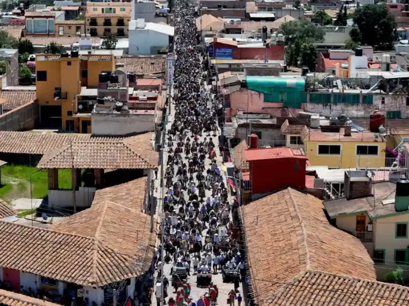 Chignahuapan vive tradiciones con seguridad, gobernador Armenta encabeza cabalgata con mil jinetes