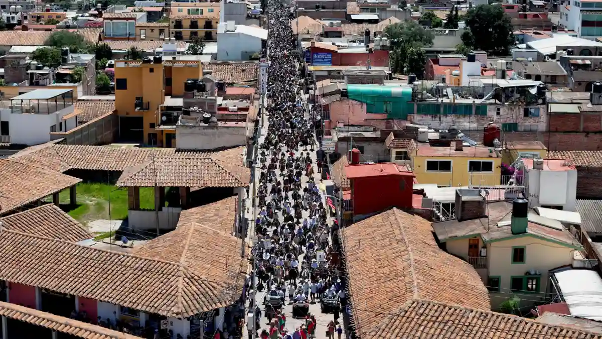 Chignahuapan vive tradiciones con seguridad, gobernador Armenta encabeza cabalgata con mil jinetes