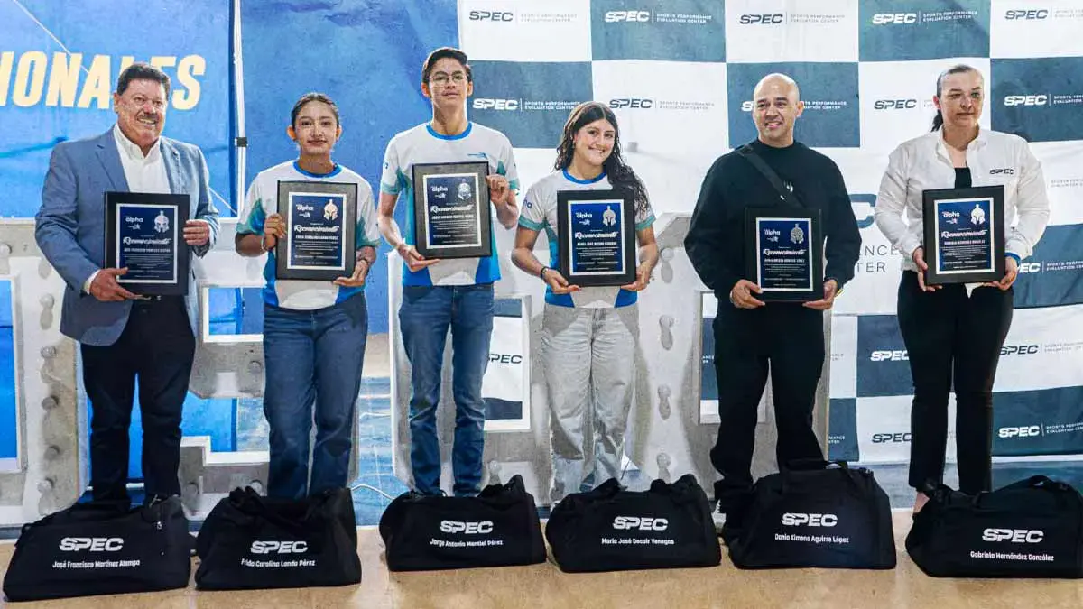 Club Alpha entrega reconocimientos a medallistas de la Olimpiada Nacional 2025