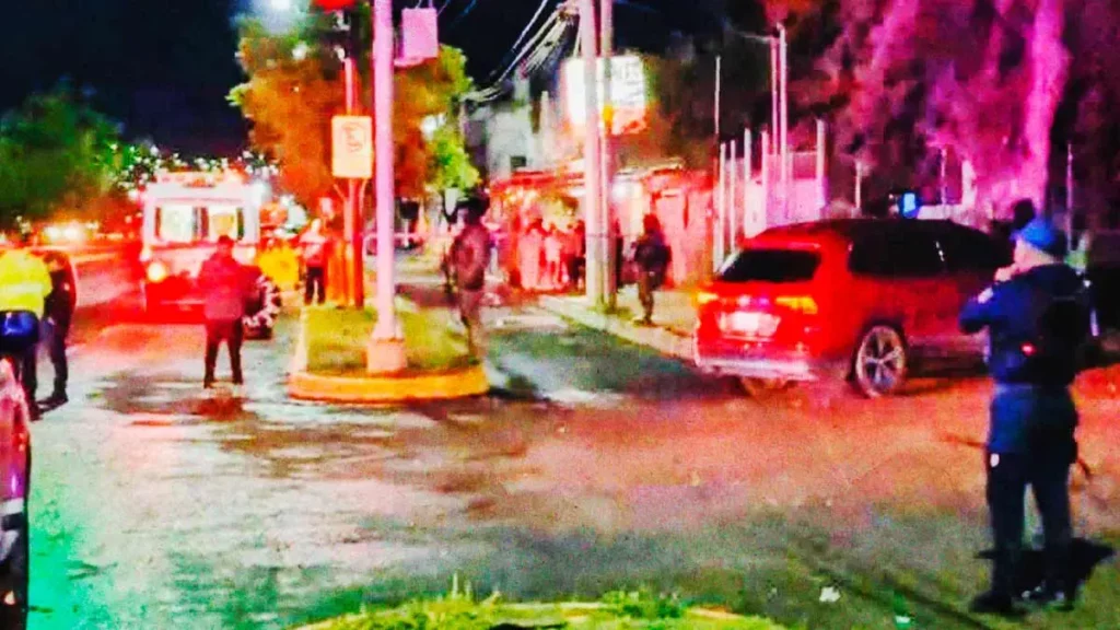 Motociclistas ejecutan a joven mientras circulaba en una camioneta en Tehuacán, Puebla