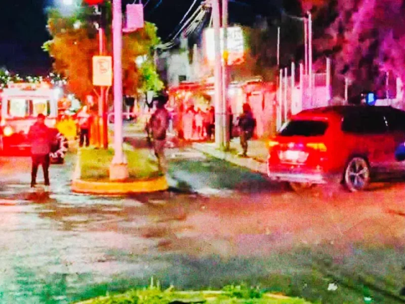 Motociclistas ejecutan a joven mientras circulaba en una camioneta en Tehuacán, Puebla
