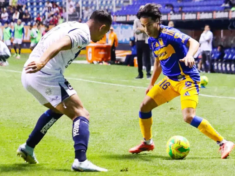 Club Puebla visita a Tigres UANL en la reanudación del Apertura 2025 de la Liga MX