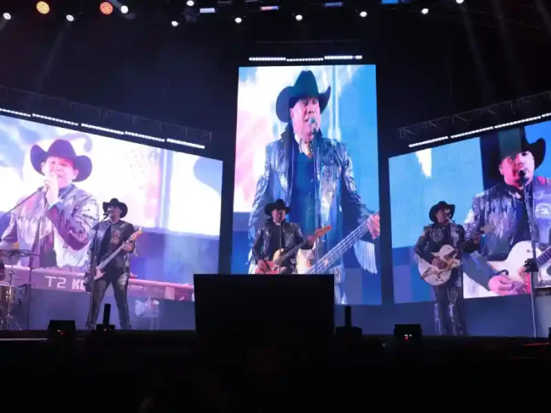 Con pie derecho inicia la 83 Gran Feria de la Manzana; Bronco abarrota en el primer día