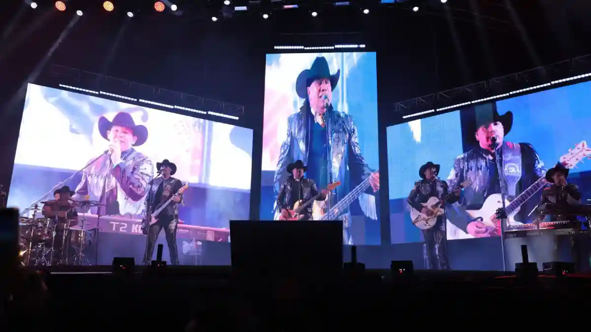 Con pie derecho inicia la 83 Gran Feria de la Manzana; Bronco abarrota en el primer día