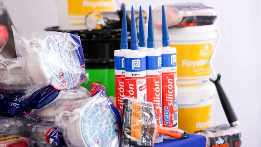 Mejora Lupita Cuautle servicios en Casas de Salud con kits médicos y de mantenimiento
