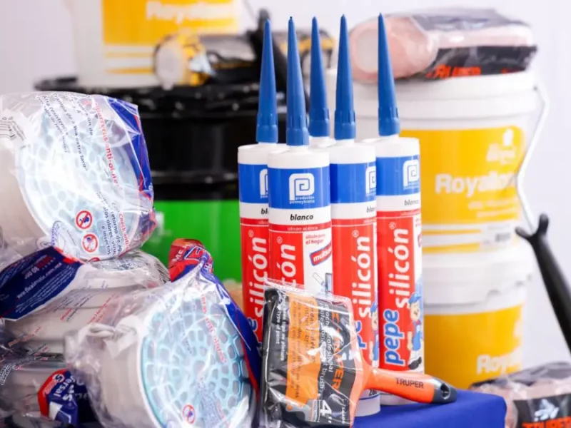 Mejora Lupita Cuautle servicios en Casas de Salud con kits médicos y de mantenimiento