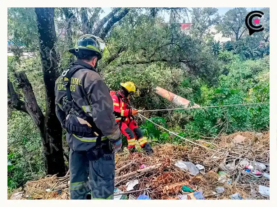 Rescataron a hombre que cayó a un barranco en Lomas Flor del Bosque, Puebla