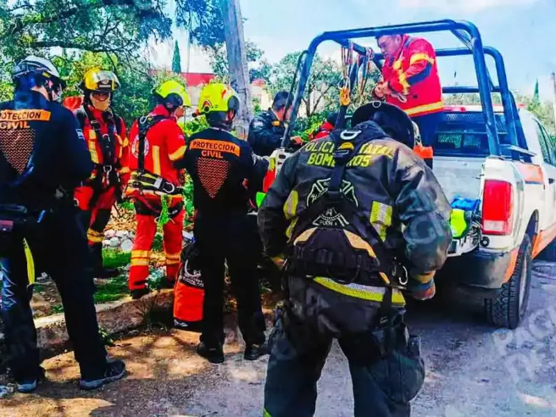Rescataron a hombre que cayó a un barranco en Lomas Flor del Bosque, Puebla