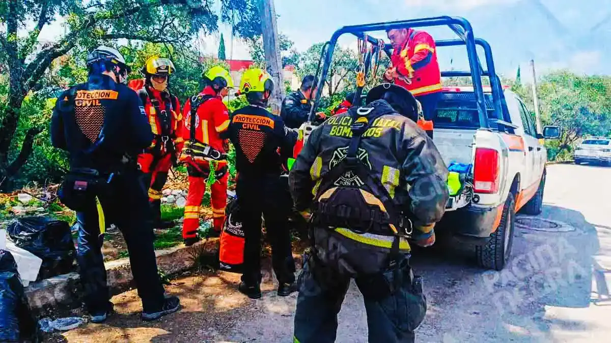Rescataron a hombre que cayó a un barranco en Lomas Flor del Bosque, Puebla