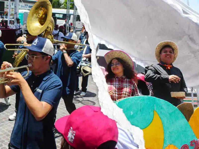 Puebla conmemora Día Internacional de la Juventud con desfile y Marching Band