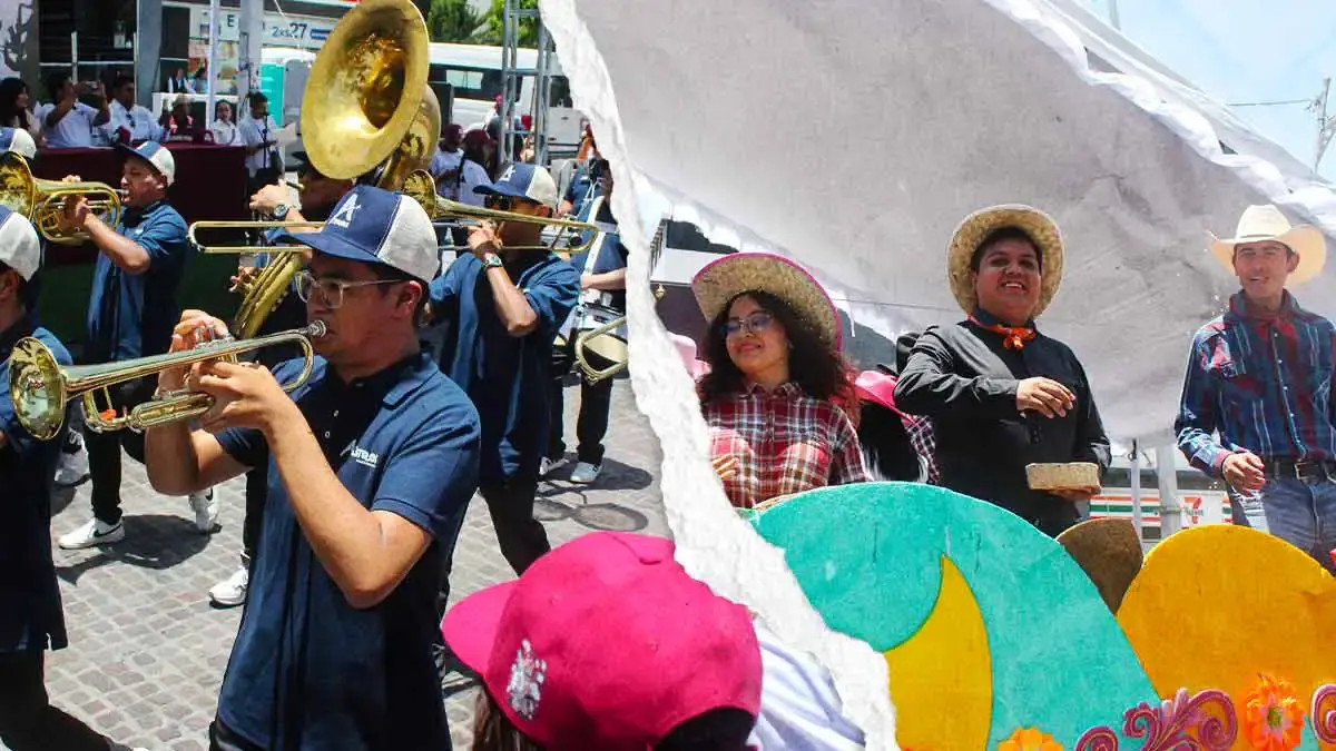 Puebla conmemora Día Internacional de la Juventud con desfile y Marching Band