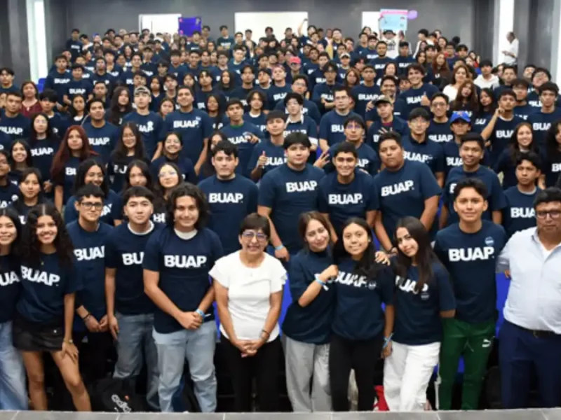 Rectora Lilia Cedillo da la bienvenida a estudiantes de Derecho y Economía